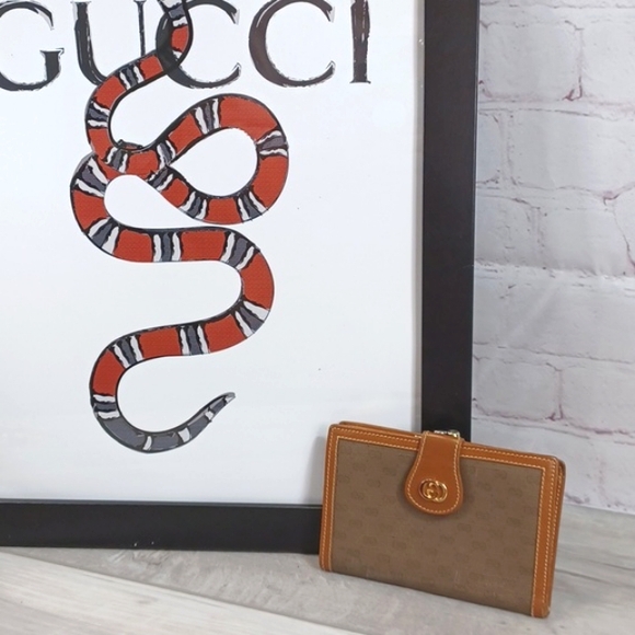 Vintage Gucci Wallet - Picture 2 of 11